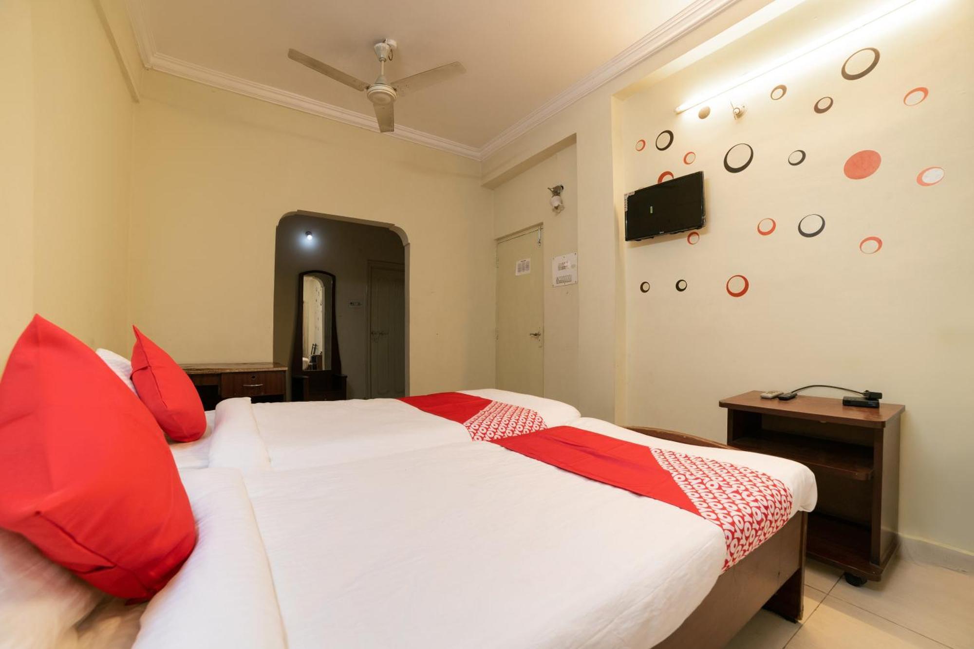 Oyo Th Guest House Hyderabad Exterior foto
