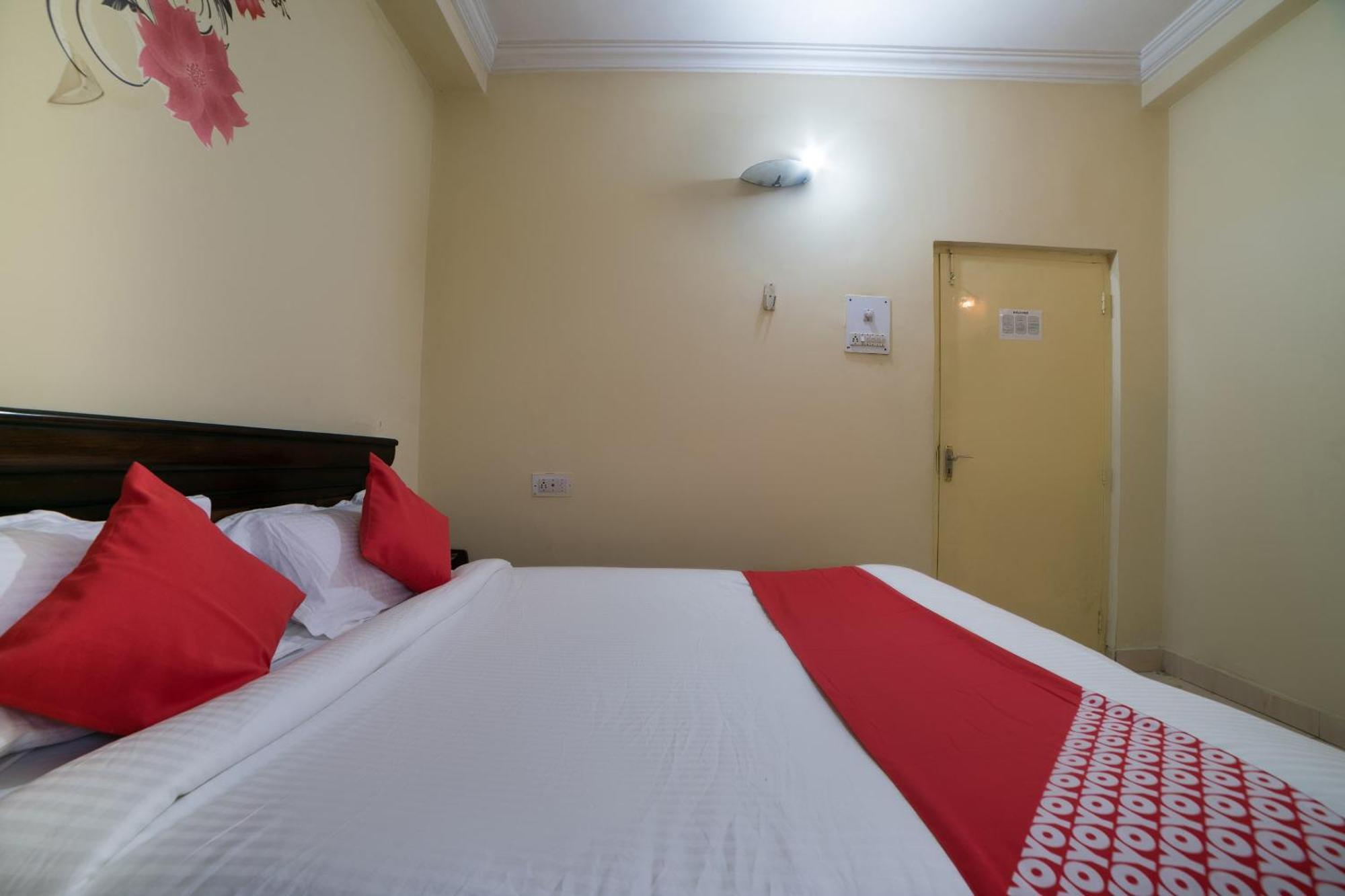 Oyo Th Guest House Hyderabad Exterior foto